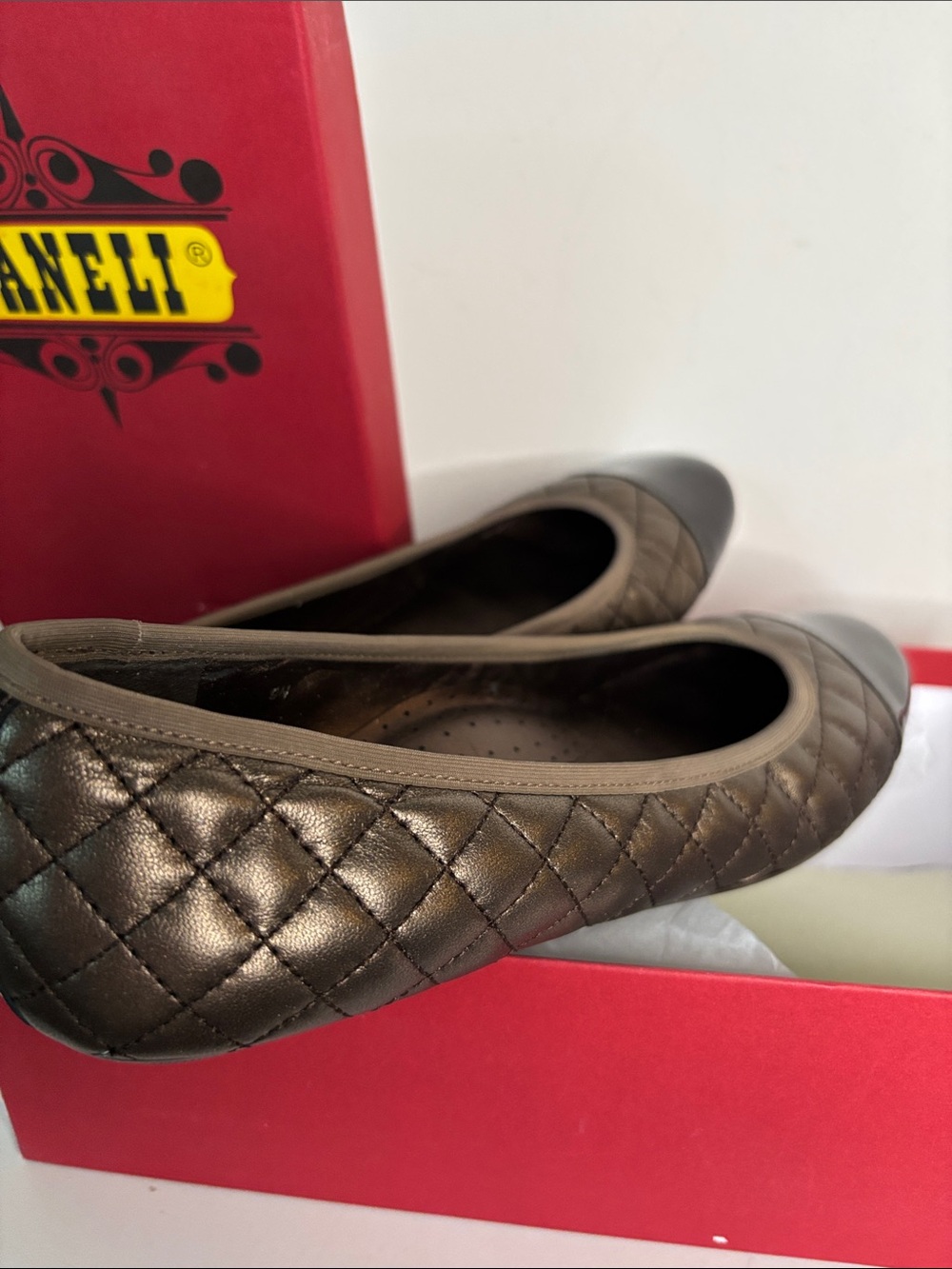 Vaneli Quilted Brown Serena Ballet Flats with Patent Toe 9N NIB - Picture 4 of 7